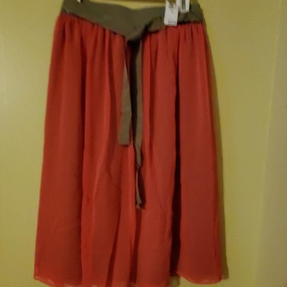 🛍Ruum girls skirt, size 10, with tags